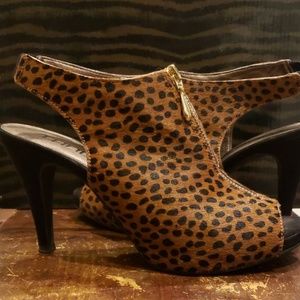 Leopard print calf hair heels by Moda Spana EUC!